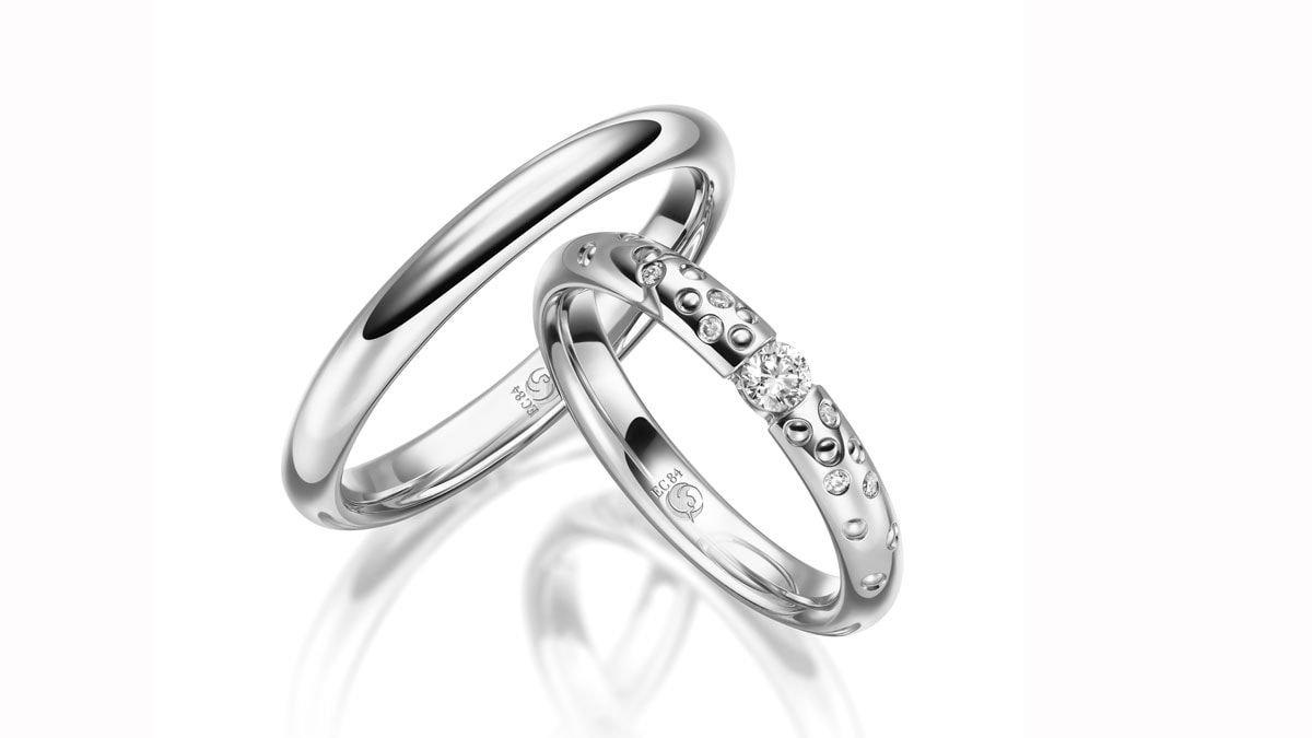 Trauringe aus Platin, einer mit Brillanten